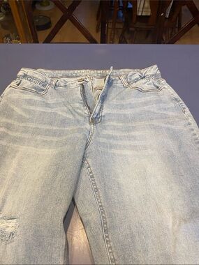 Vanilla Star Light Wash Men’s Relaxed Jeans